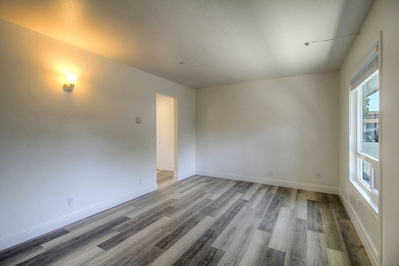 303 Farmers Lane - Photo 3 of 8