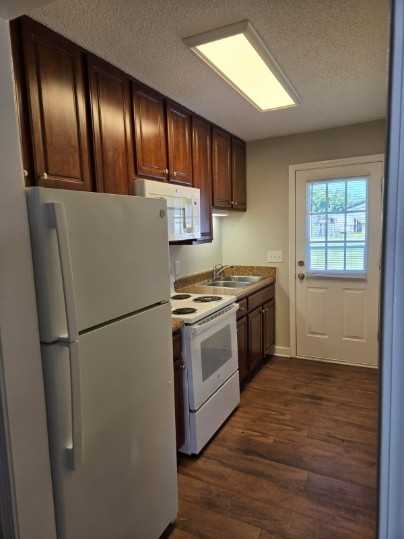 Dogwood Lane Apartments - Photo 3 of 10