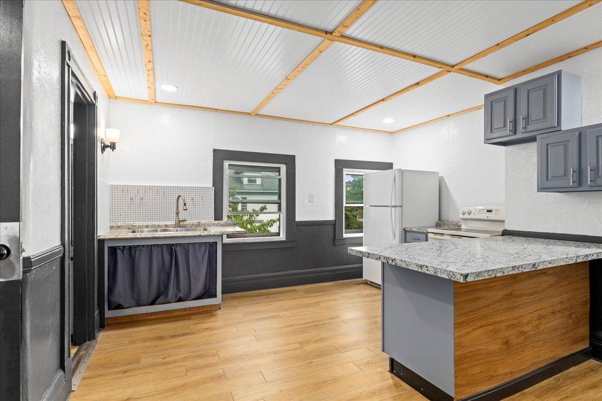 23 Stoneland Rd - Photo 2 of 25