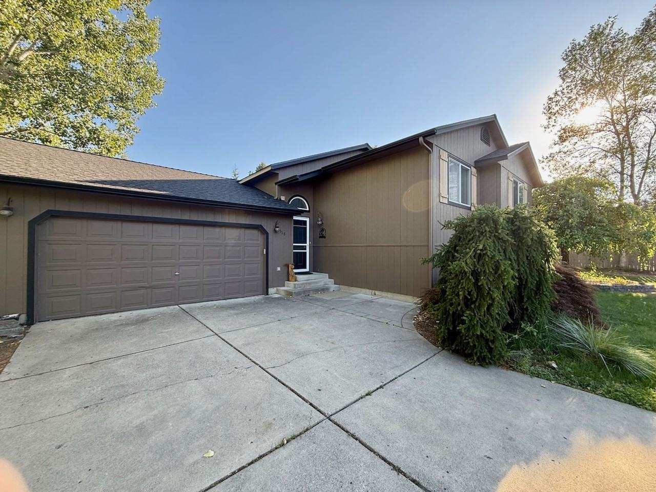 518 E Pine Needle Ave - Photo 2 of 28