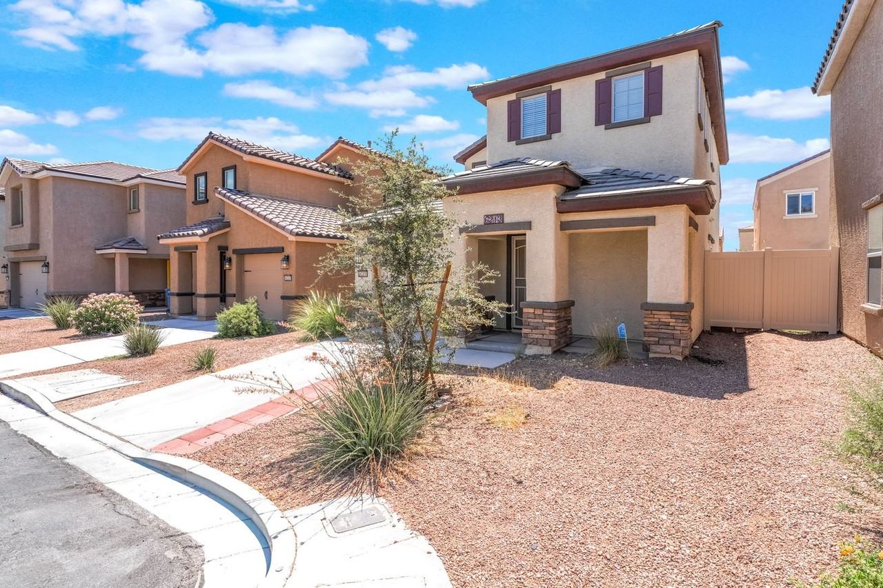 6213 Clackamas Ct - Photo 2 of 19