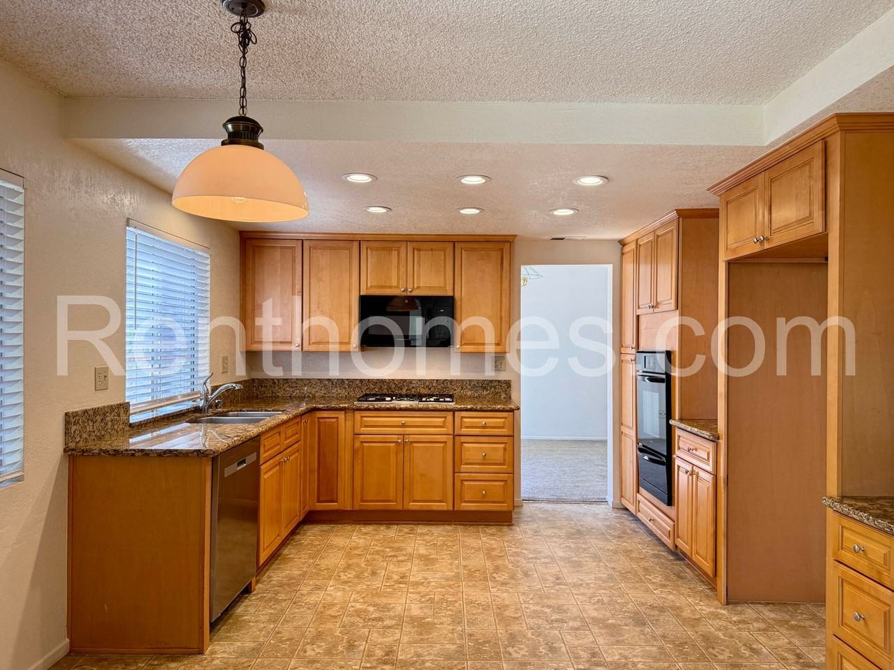10515 Carrington Dr - Photo 4 of 30