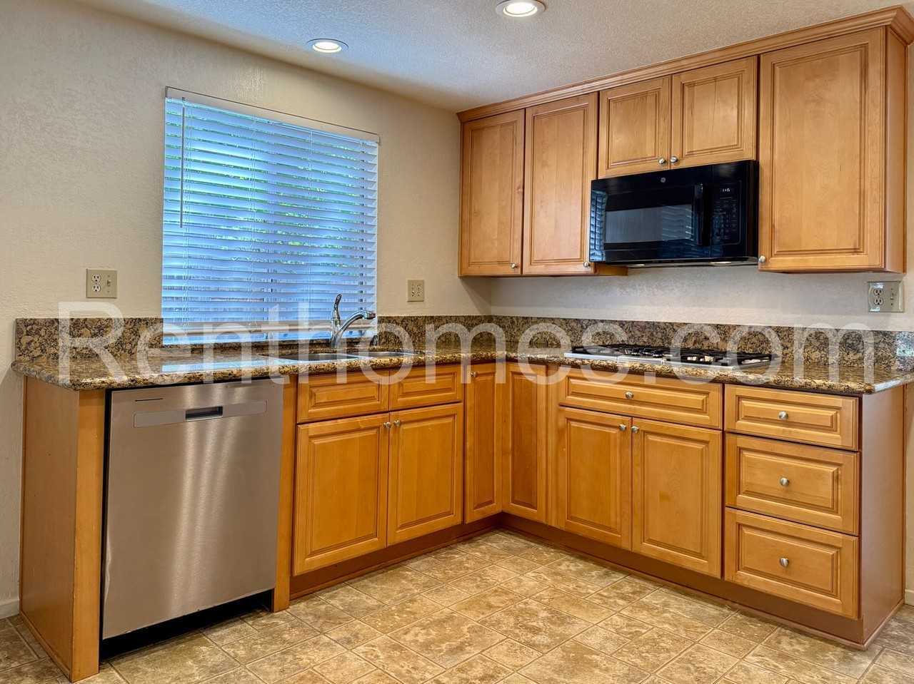10515 Carrington Dr - Photo 5 of 30