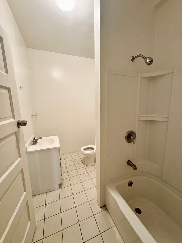 3716 W Pico Blvd #01 - Photo 6 of 17