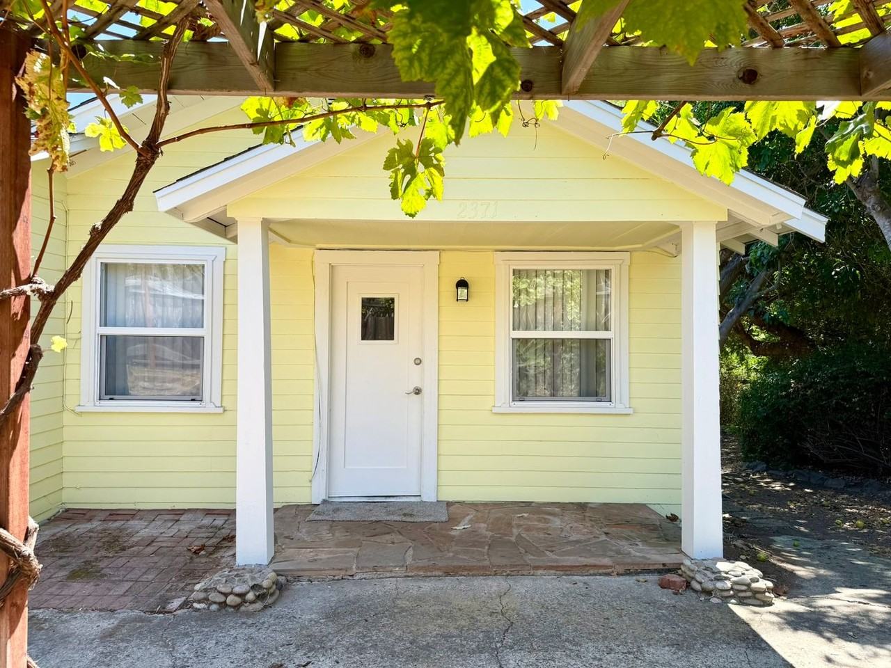 2371 Ivy Rd - Photo 2 of 17