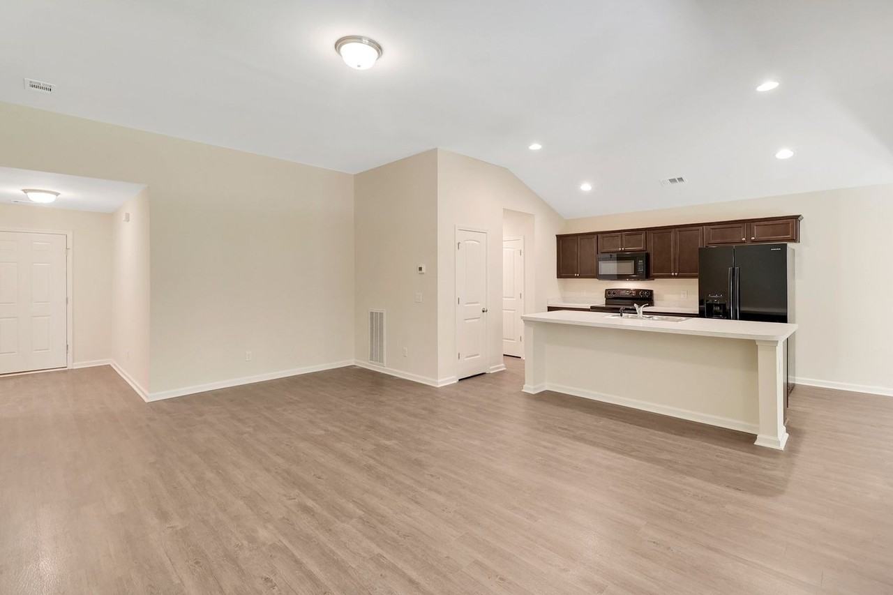 253 Willis Way - Photo 7 of 26