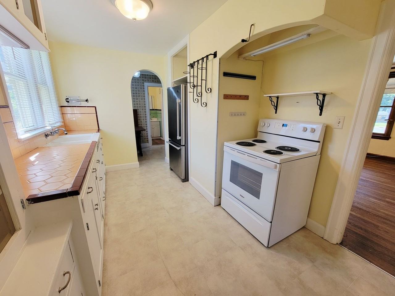 939 Glacier Ave - Photo 5 of 27
