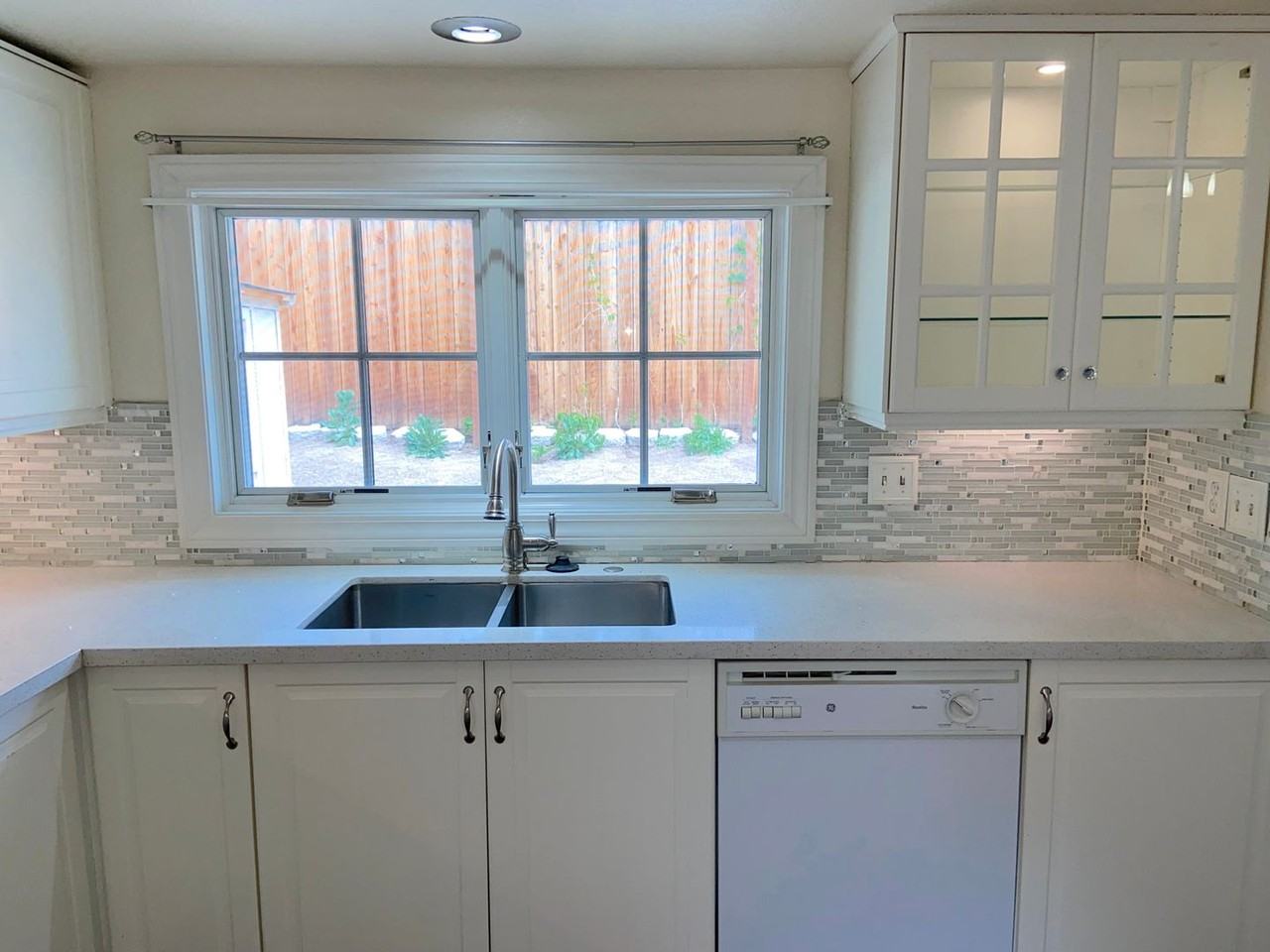 2930 Parkland Dr - Photo 2 of 32