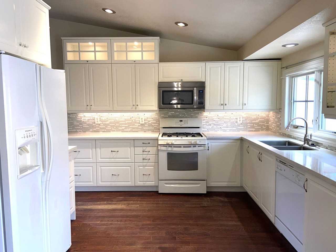 2930 Parkland Dr - Photo 3 of 32