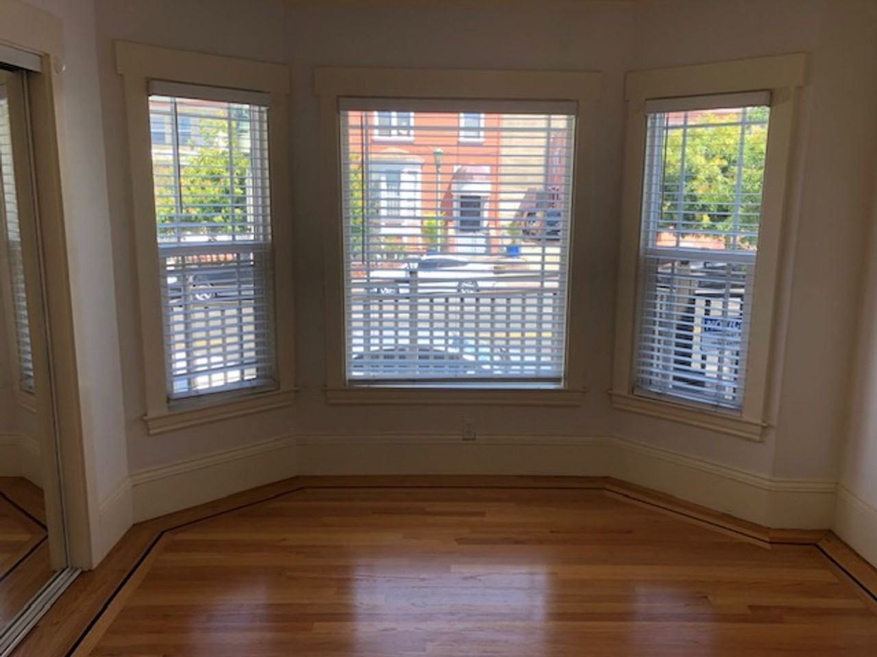 937 International Blvd - Photo 4 of 35