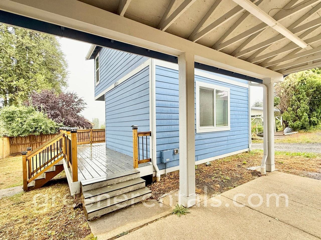 526 1/2 S Main St - Photo 3 of 26