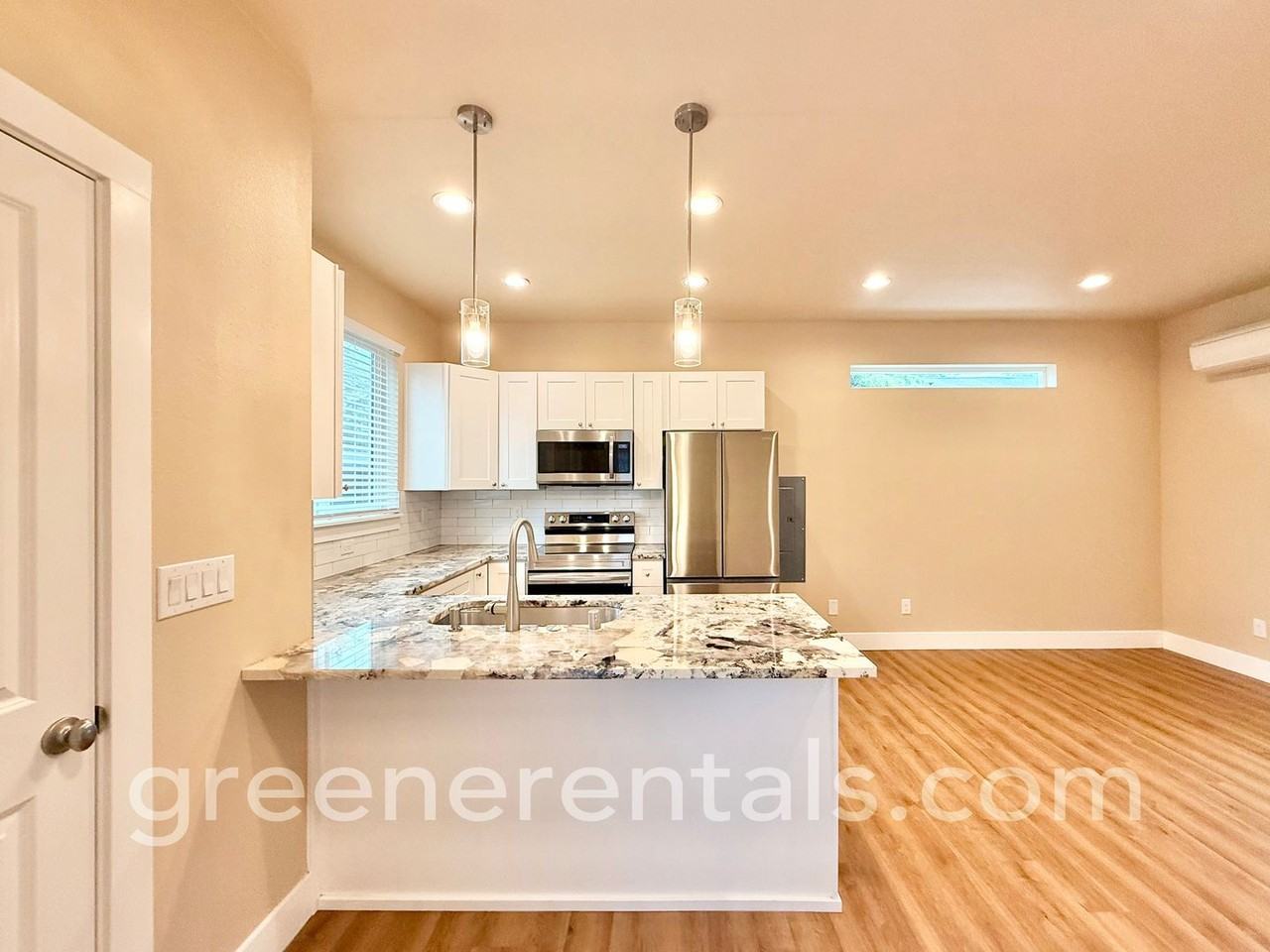 526 1/2 S Main St - Photo 6 of 26