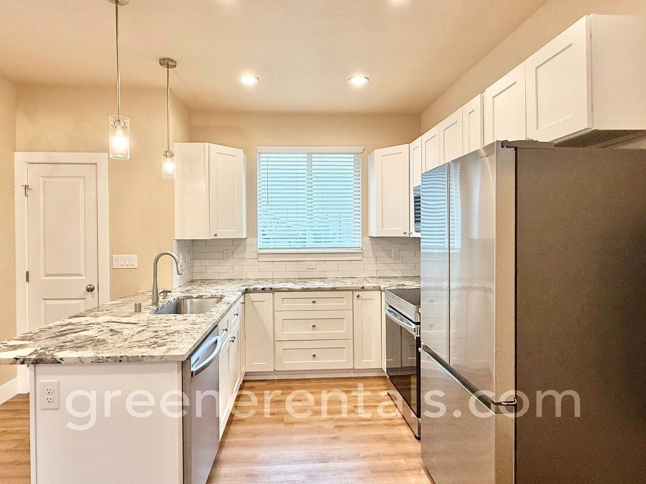 526 1/2 S Main St - Photo 7 of 26