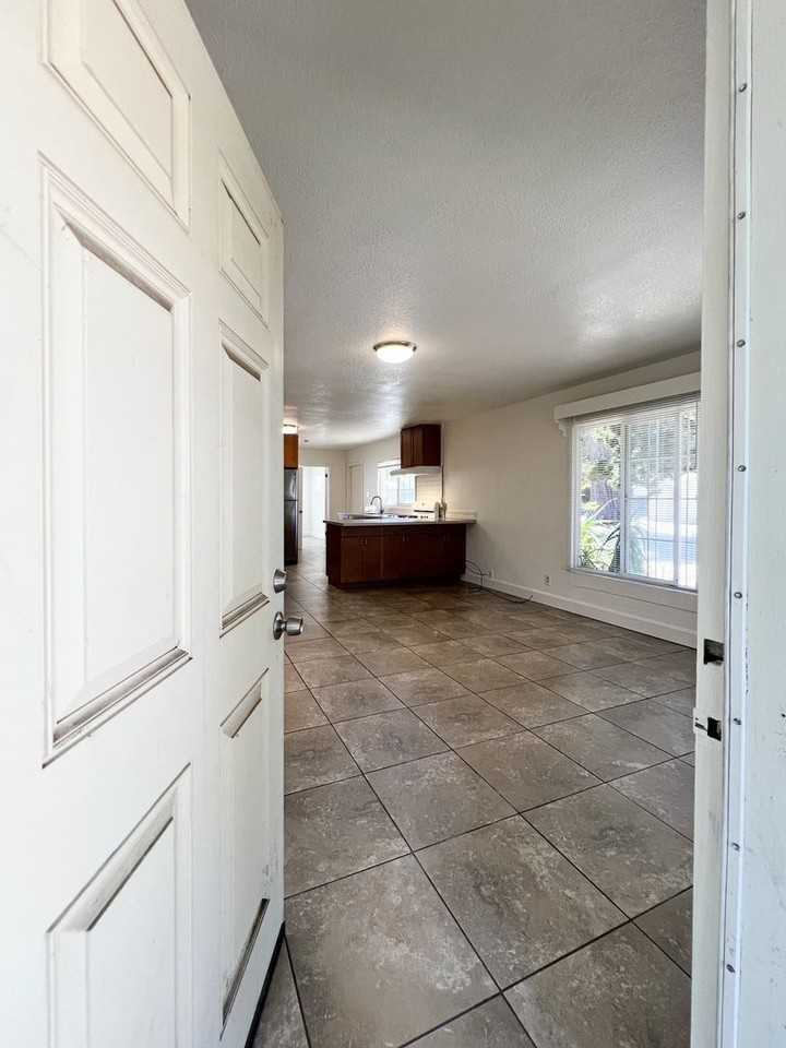 1003 Shetler Ave - Photo 2 of 15