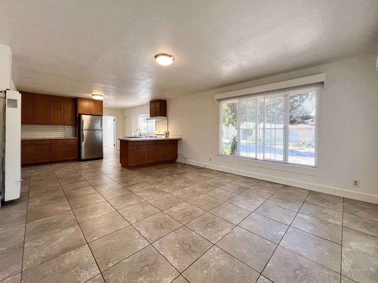 1003 Shetler Ave - Photo 3 of 15