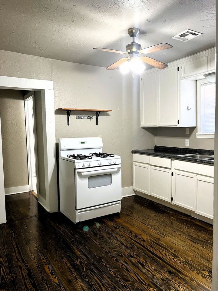 823 Nw 30th St - Photo 4 of 11