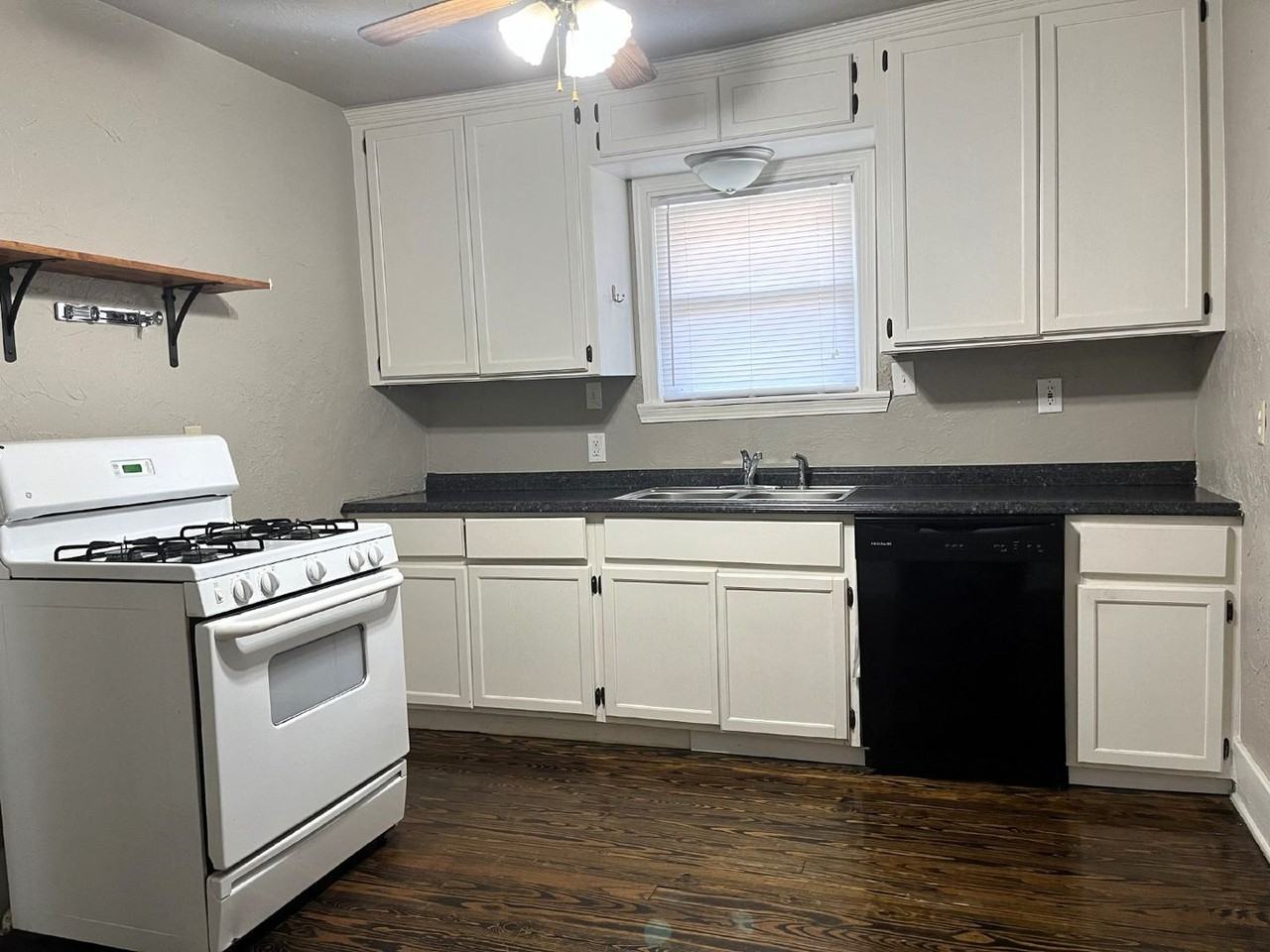 823 Nw 30th St - Photo 5 of 11