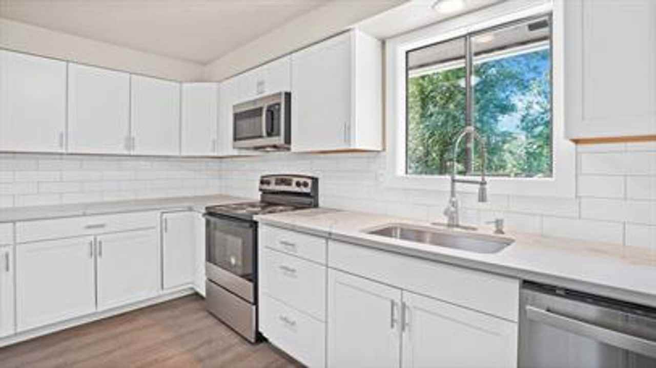 10420/10422 E Mission Ave - Photo 2 of 17