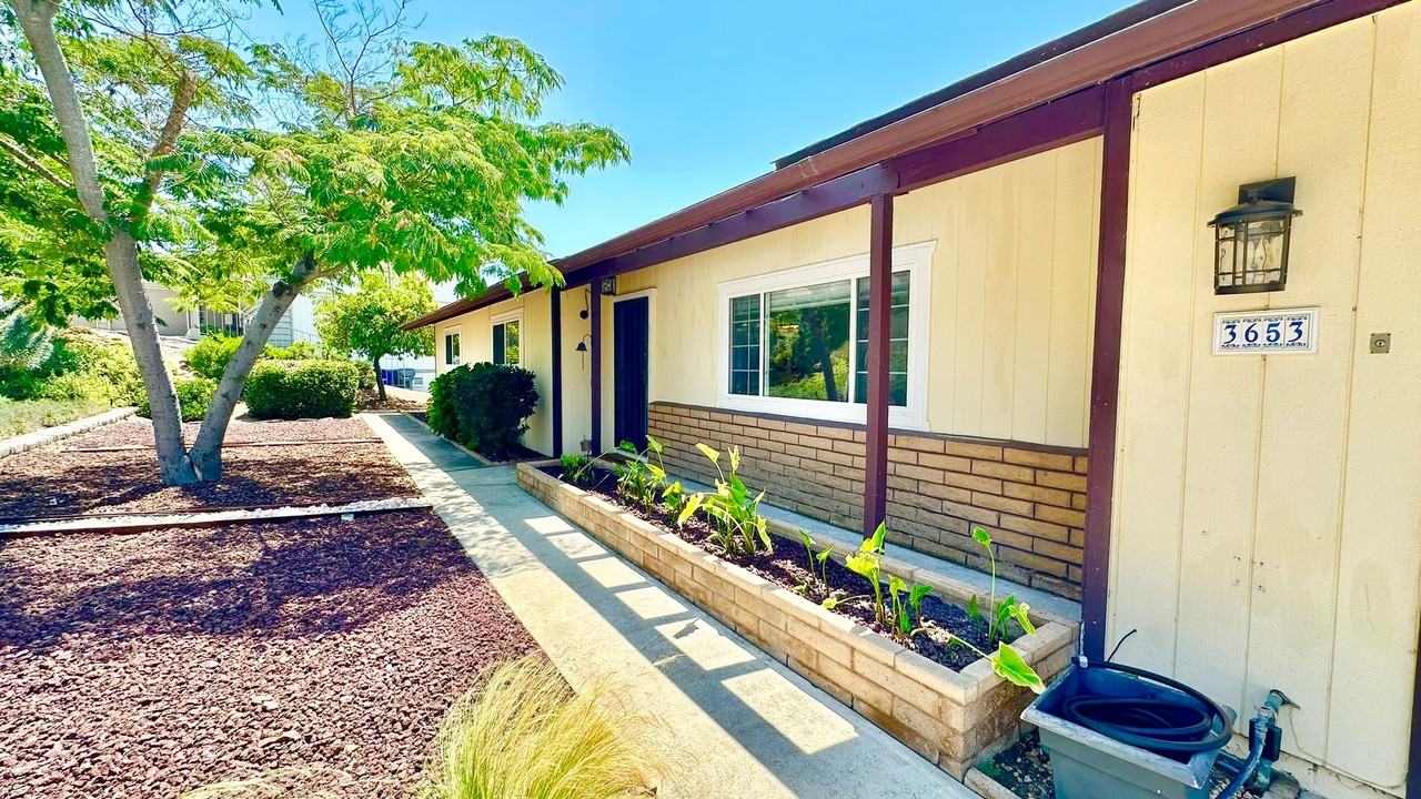 3653 Prince St - Photo 2 of 40