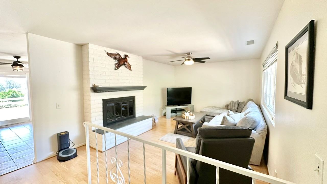 3653 Prince St - Photo 3 of 40