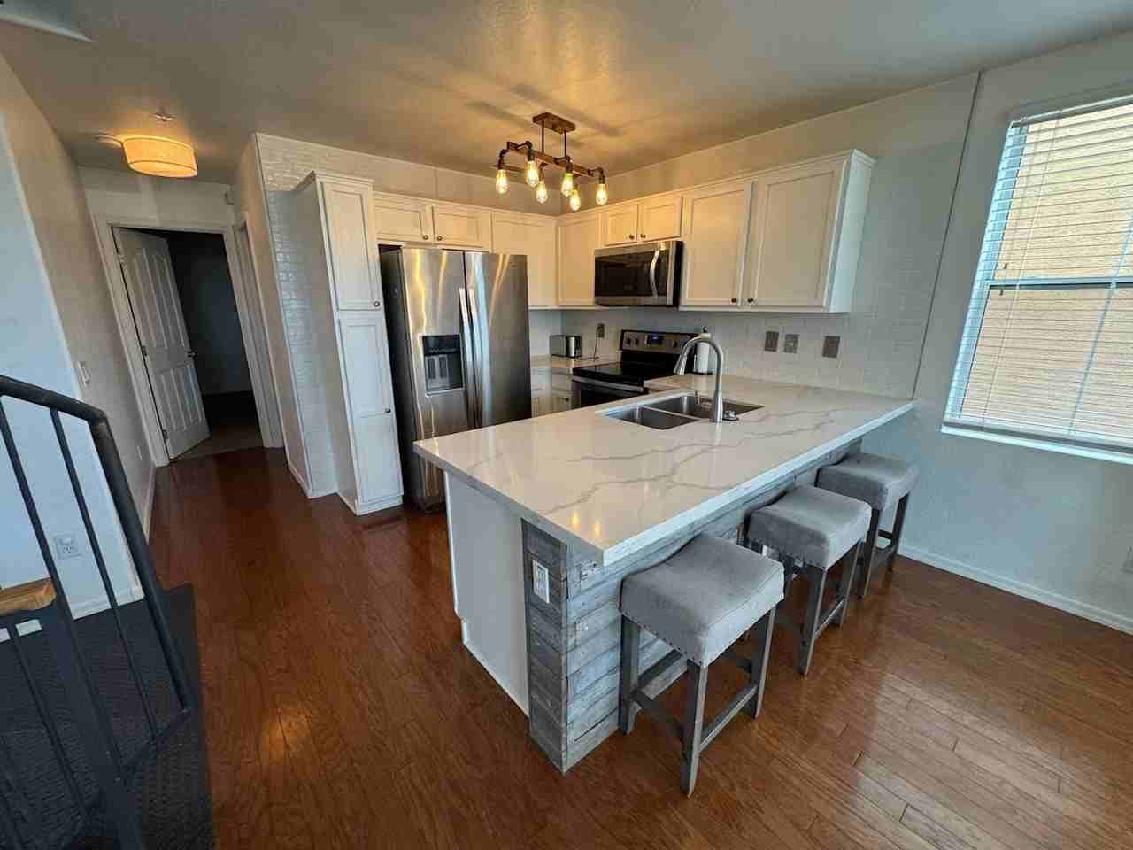 104 W Laurel Ct - Photo 3 of 18