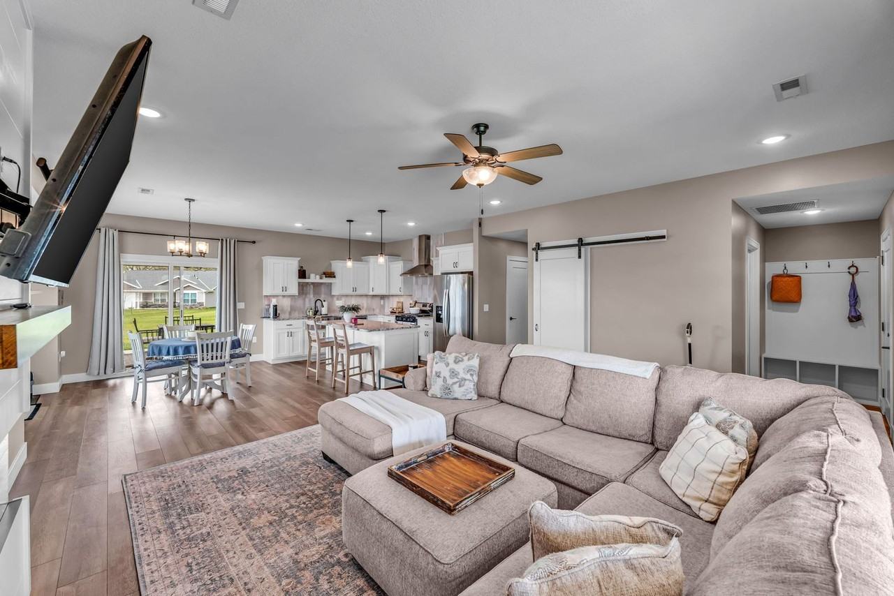 4768 Jackies Way - Photo 2 of 14