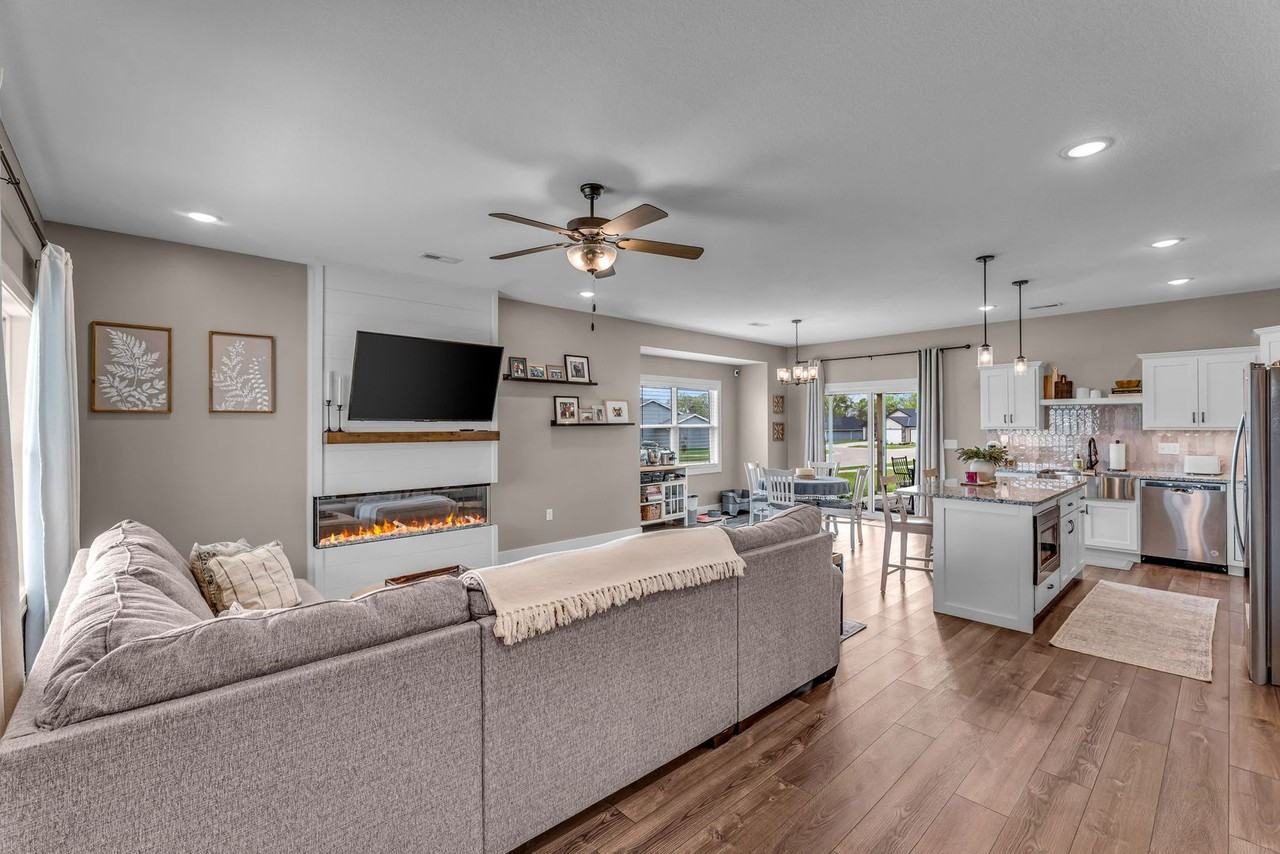4768 Jackies Way - Photo 3 of 14