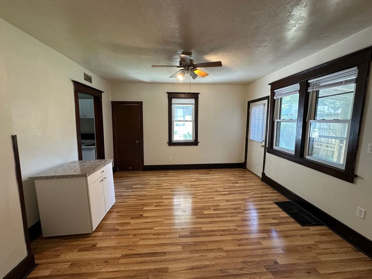 1820 Ross St - Photo 6 of 9