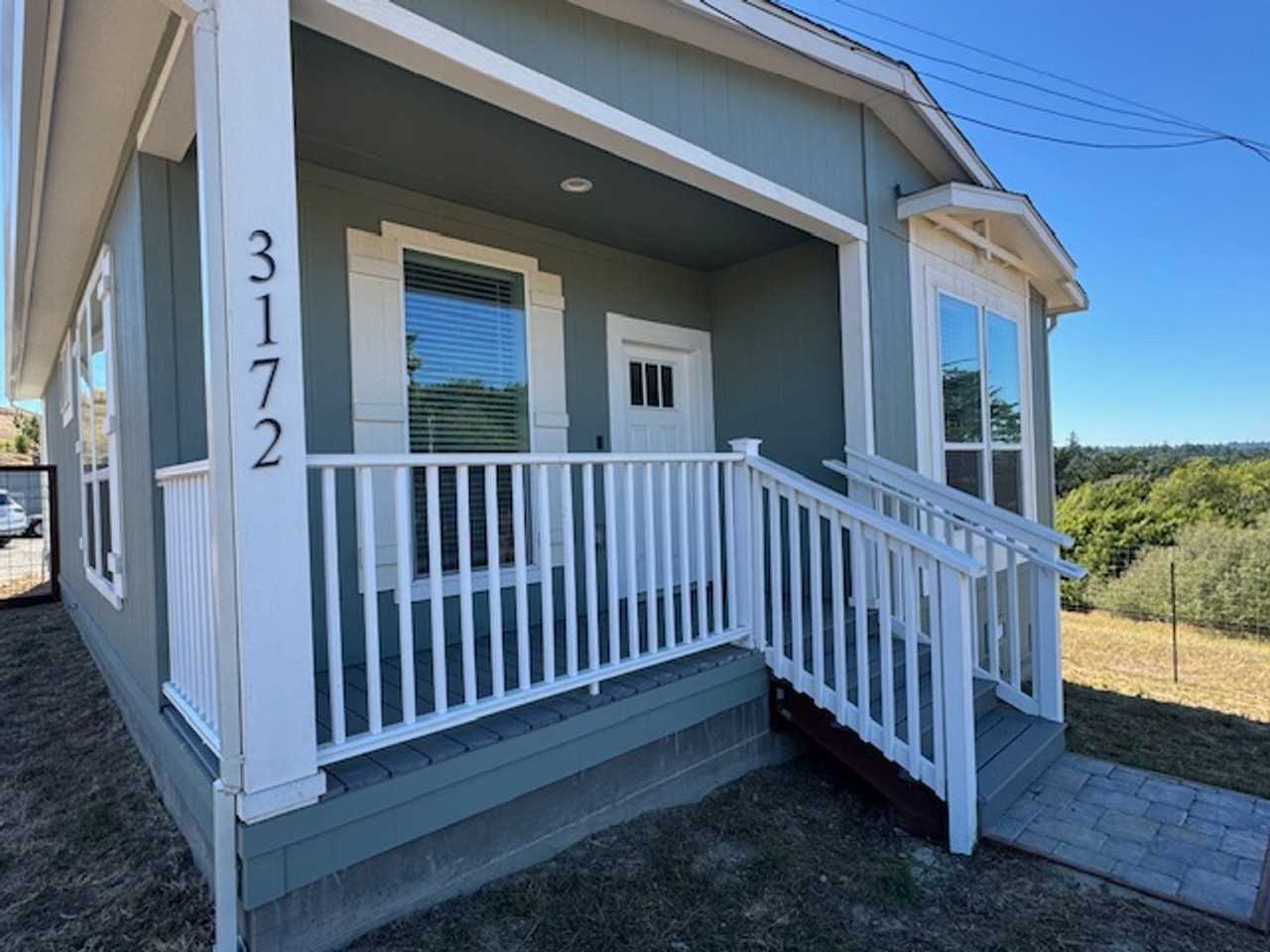 3172 Burnside Rd - Photo 2 of 33