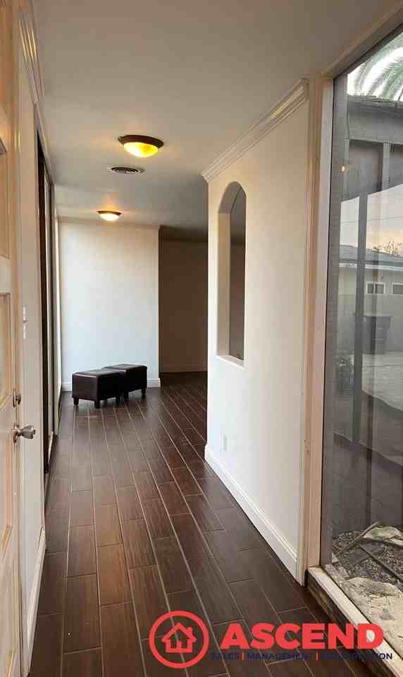 2620 College Ave - Photo 3 of 12