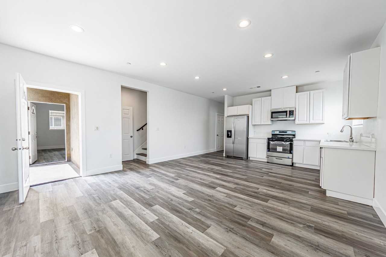 2833 East 6th Street #2833 - Photo 6 of 21