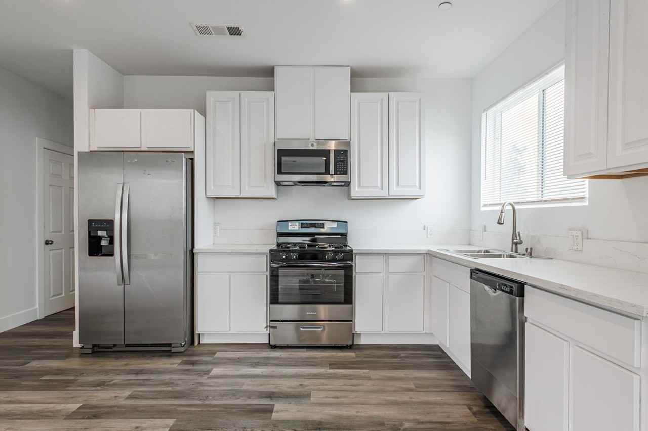 2833 East 6th Street #2833 - Photo 5 of 21