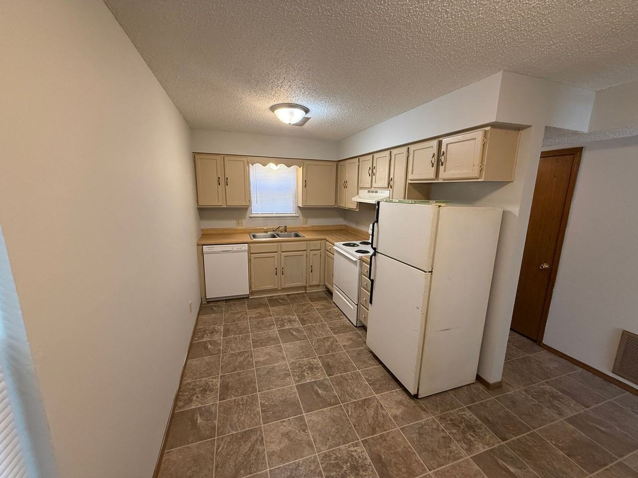 1519 W Madison St - Photo 4 of 11
