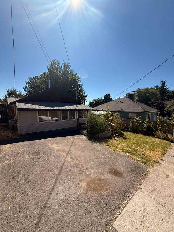 1313 Lookout Ave - Photo 2 of 14