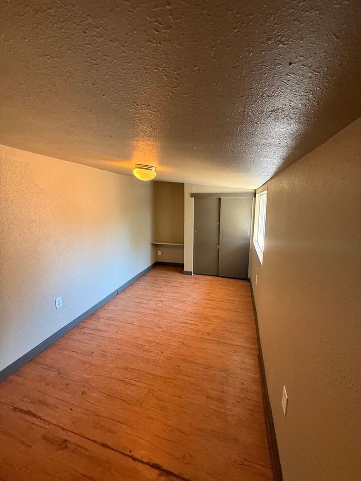 1313 Lookout Ave - Photo 4 of 14