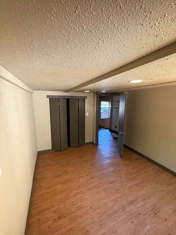 1313 Lookout Ave - Photo 5 of 14