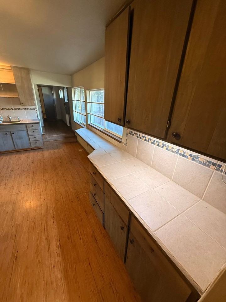1313 Lookout Ave - Photo 6 of 14