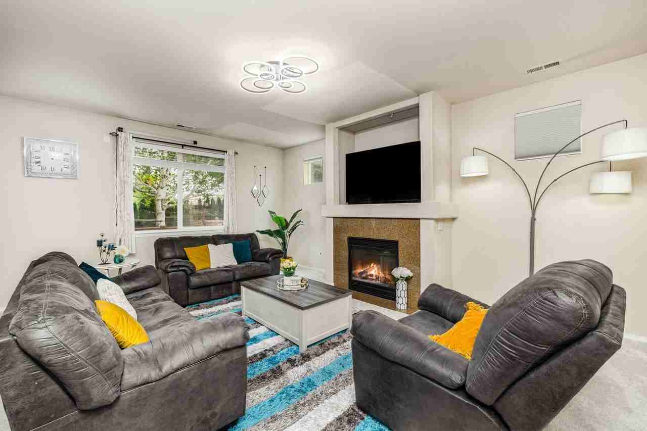 12025 60th Ave Se - Photo 3 of 12