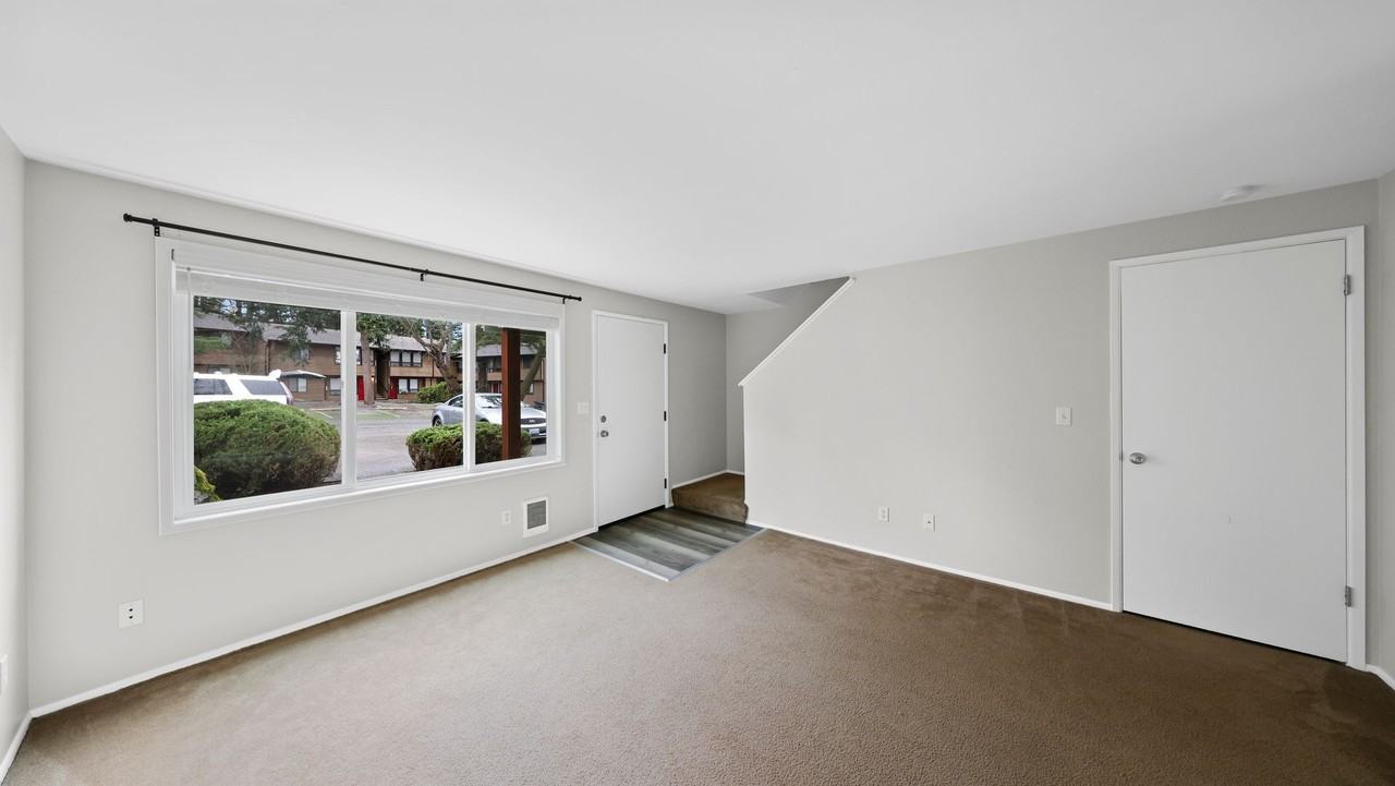 1100 Sw Harrier Cir #2 - Photo 6 of 8