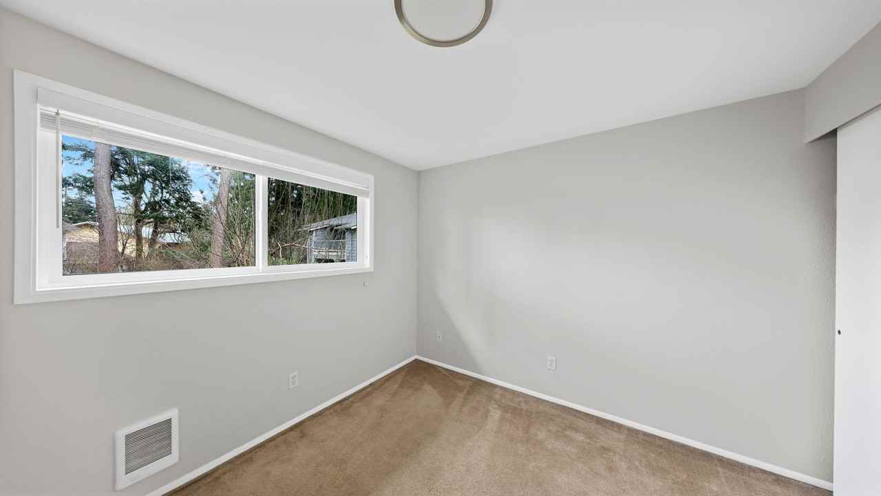 1100 Sw Harrier Cir #2 - Photo 7 of 8