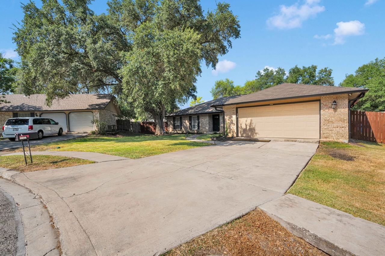 4602 Bohill St - Photo 3 of 29