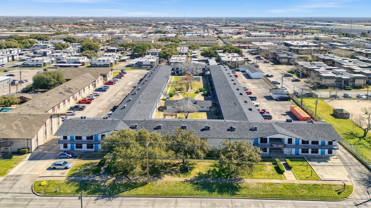 Hickory Apartments - Photo 5 of 34