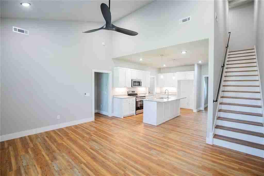 1020 Seaborn Way - Photo 5 of 24