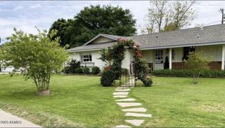 4721 E Clarendon Ave - Photo 1 of 1