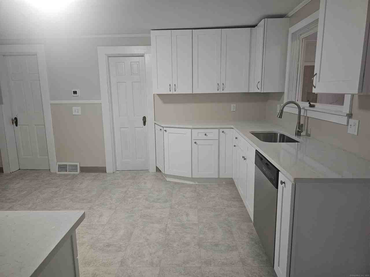 8 Cliff St - Photo 3 of 16