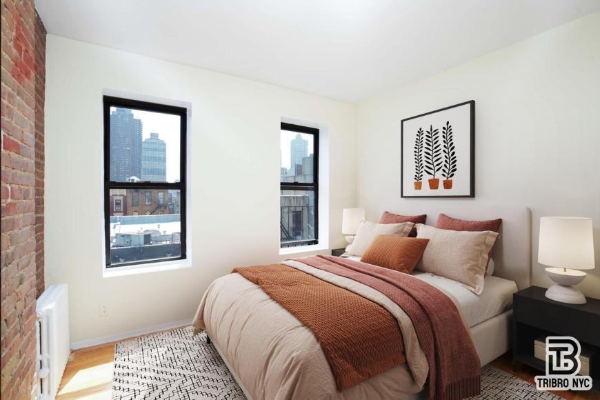 402 West 48th Street - Photo 2 of 5