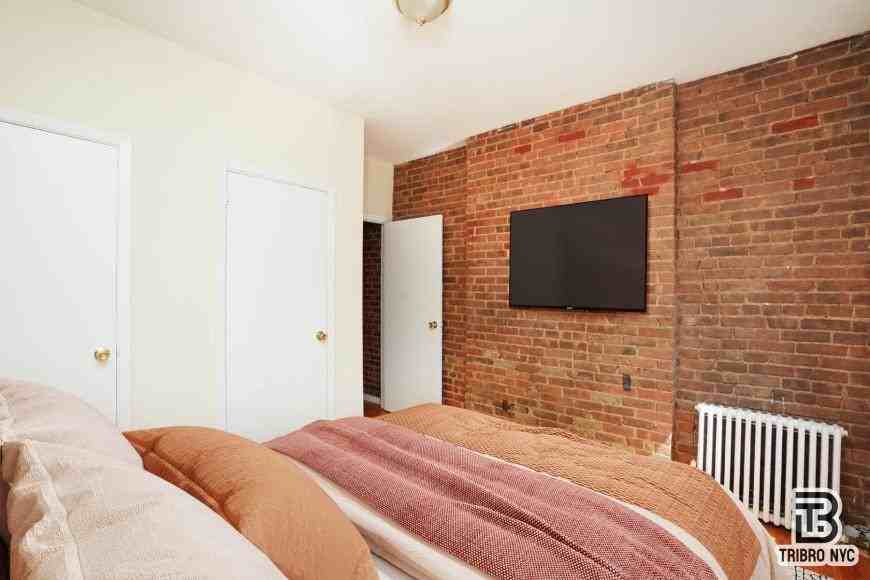 402 West 48th Street - Photo 3 of 5