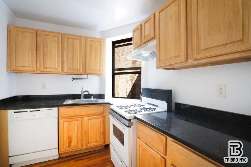 402 West 48th Street - Photo 4 of 5