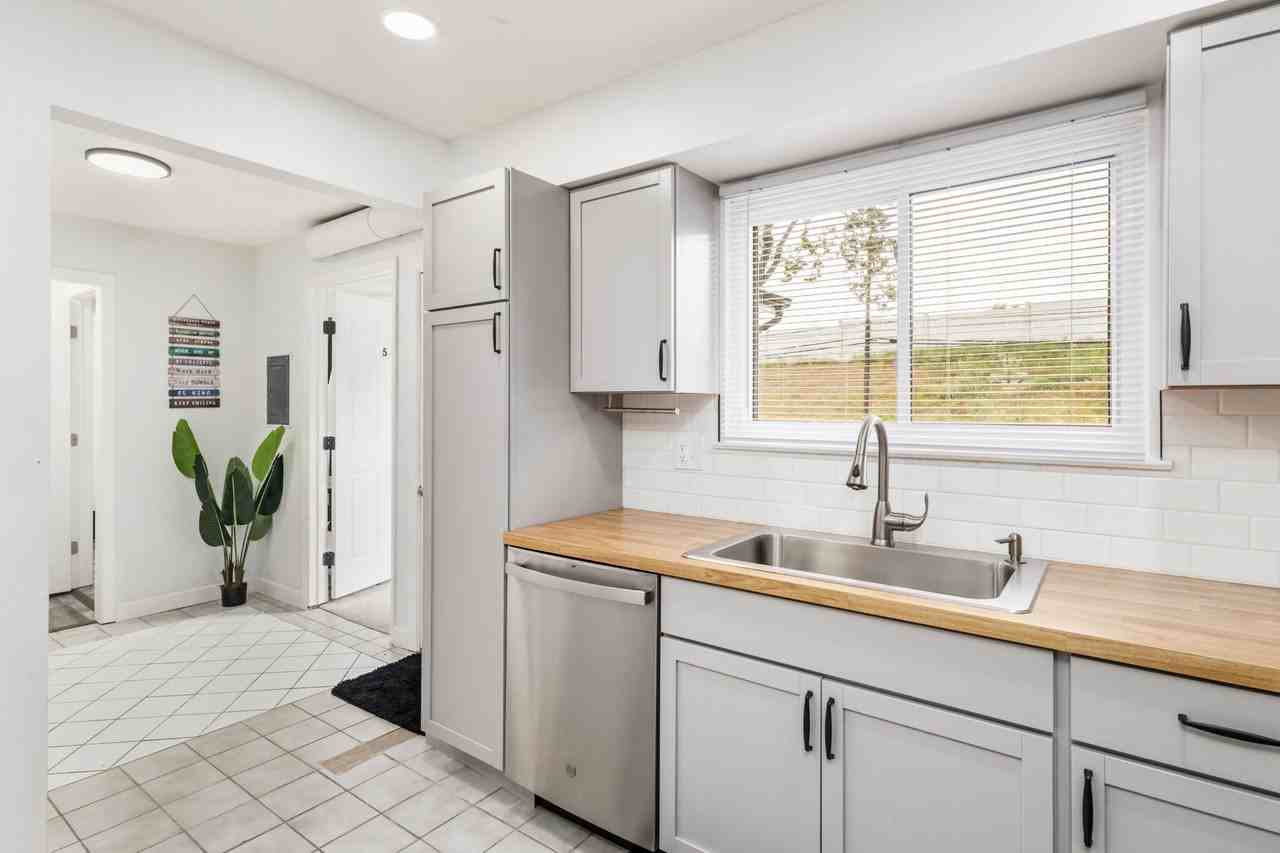 Botsford Dr - Photo 4 of 12