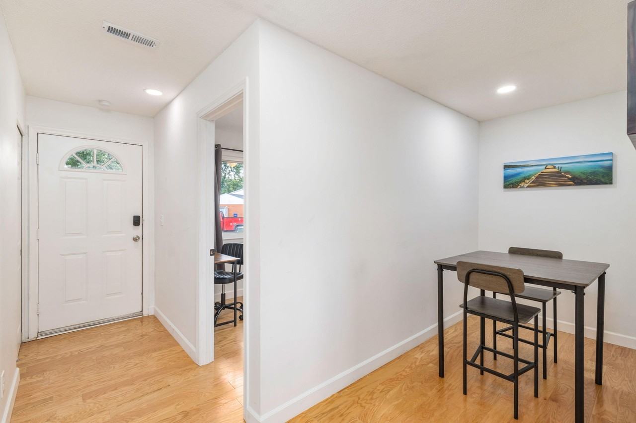 Botsford Dr - Photo 6 of 12